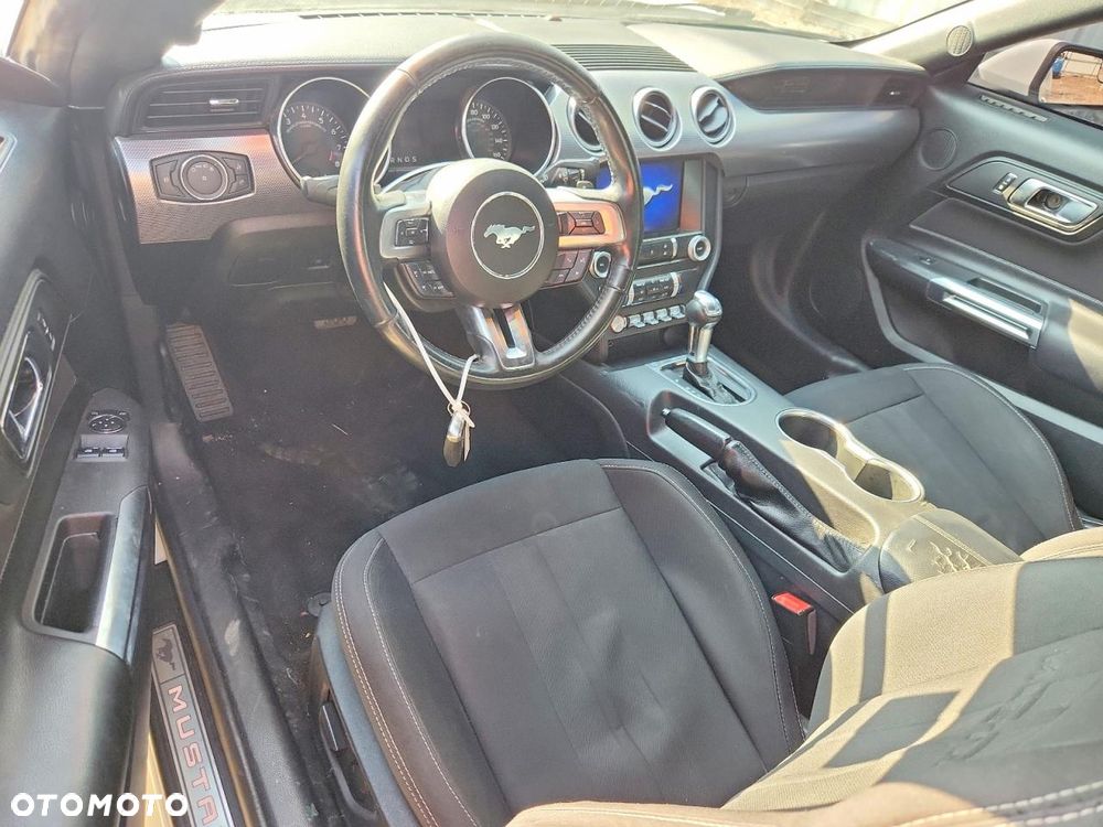 Ford Mustang - 7