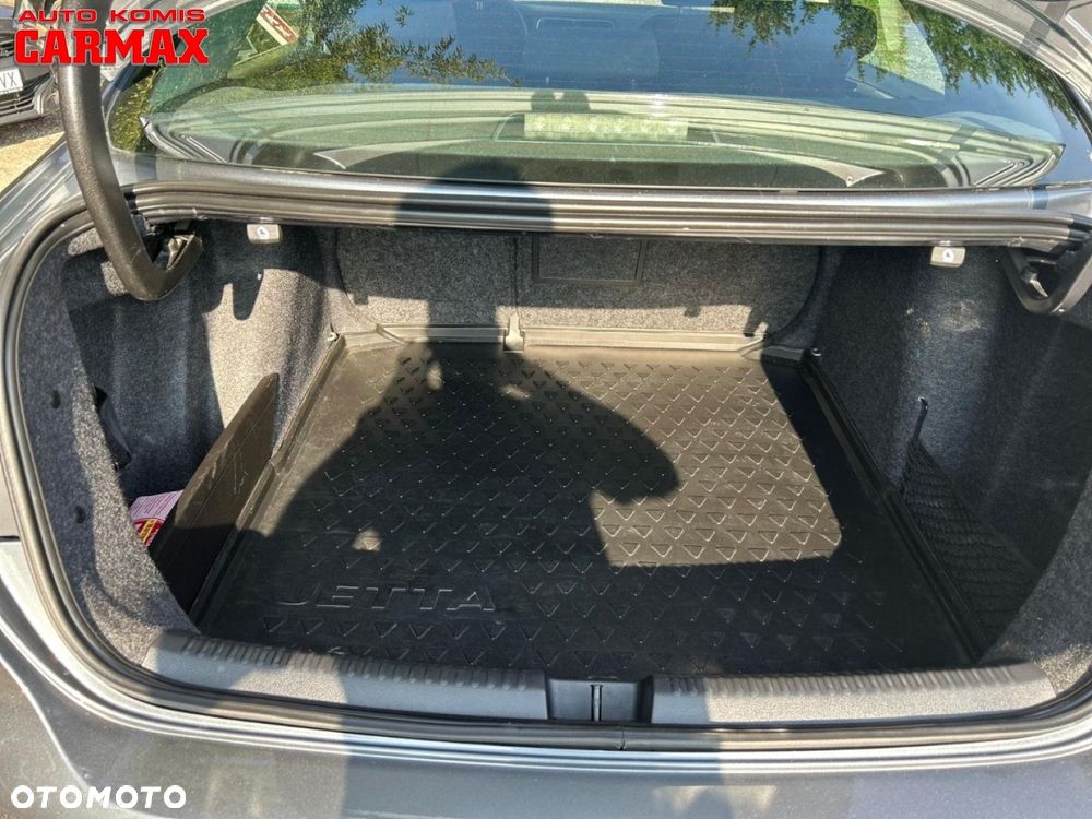 Volkswagen Jetta 1.6 TDI Comfortline - 12