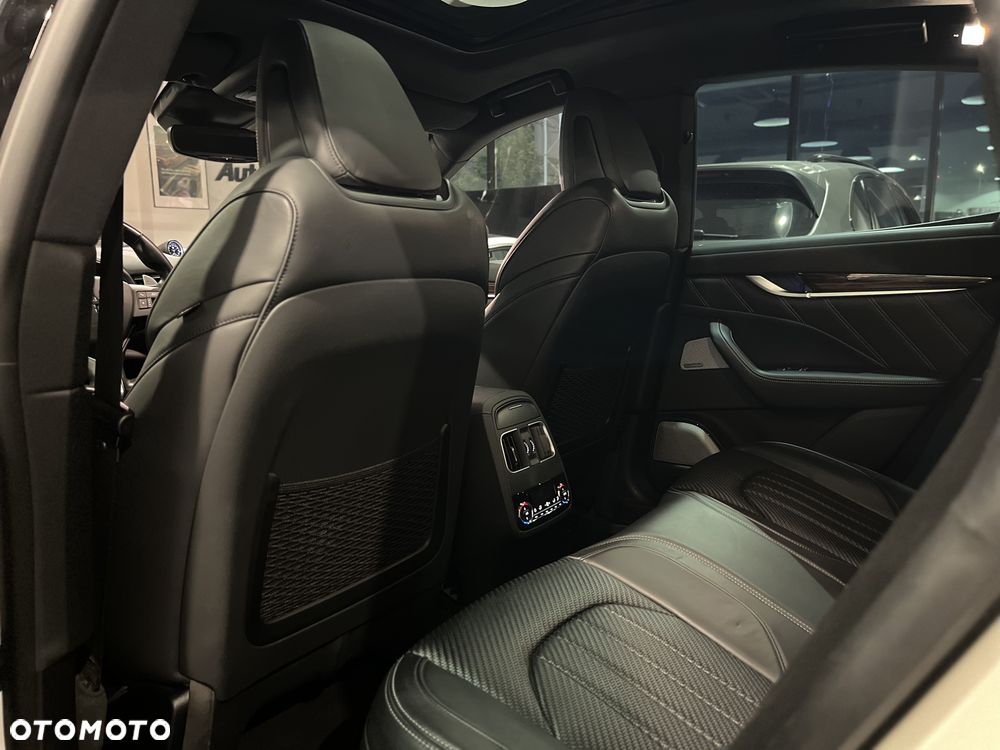 Maserati Levante S Granlusso - 11