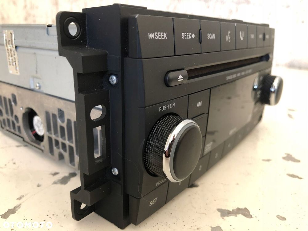 CHRYSLER 300C RADIO PANEL RADIA 05064927AG - 3