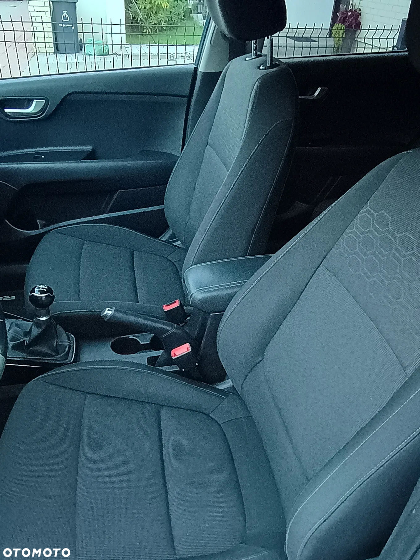 Kia Rio 1.2 L - 11