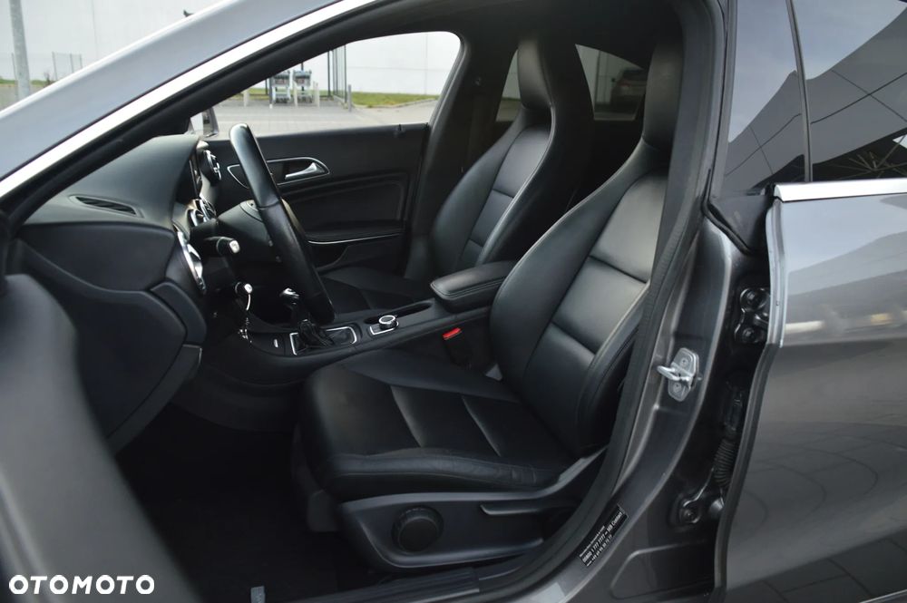 Mercedes-Benz CLA 200 Urban - 17