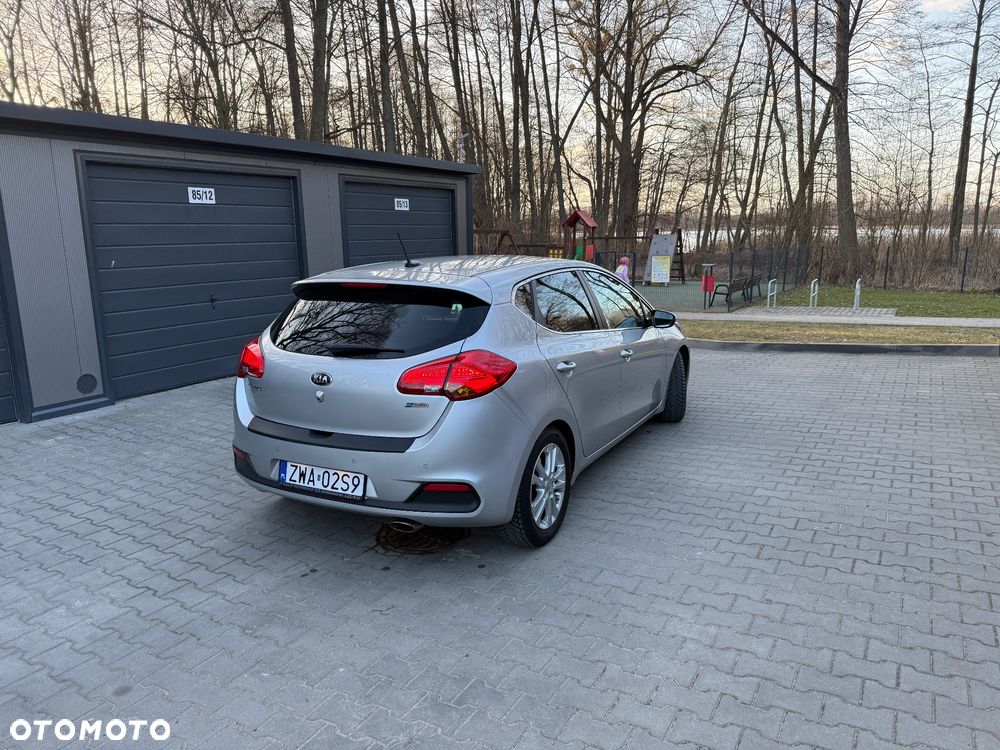 Kia Ceed 1.6 CRDi 128 Dream Team Edition - 6