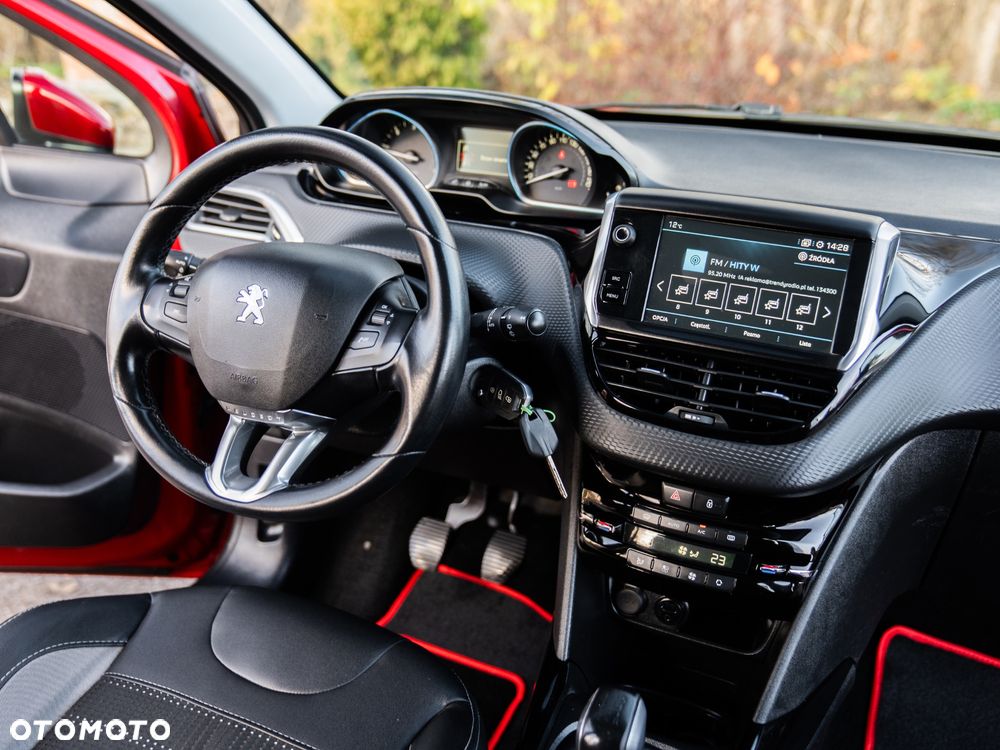 Peugeot 2008 1.6 BlueHDi Allure S&S - 28