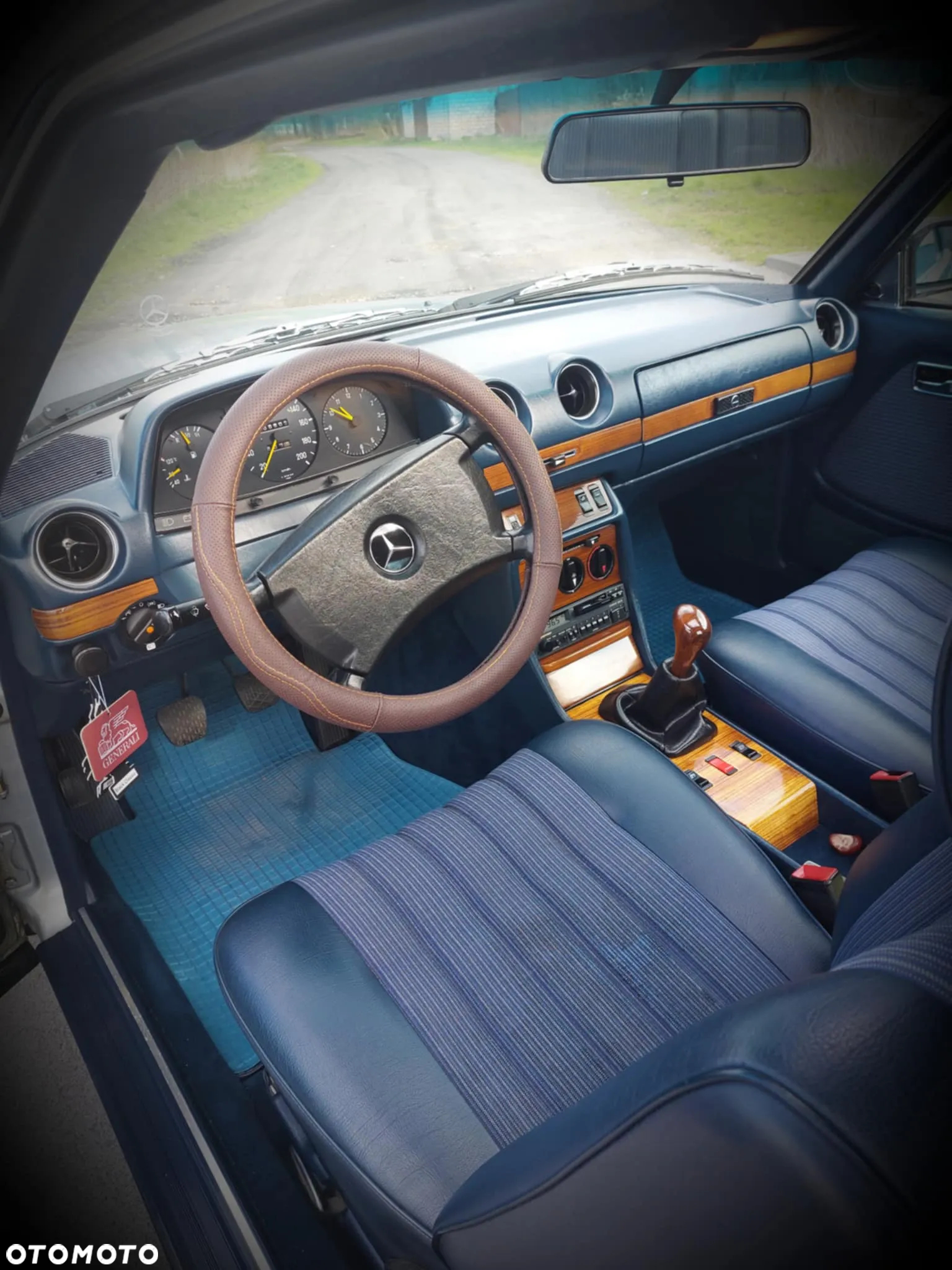 Mercedes-Benz W123 - 10