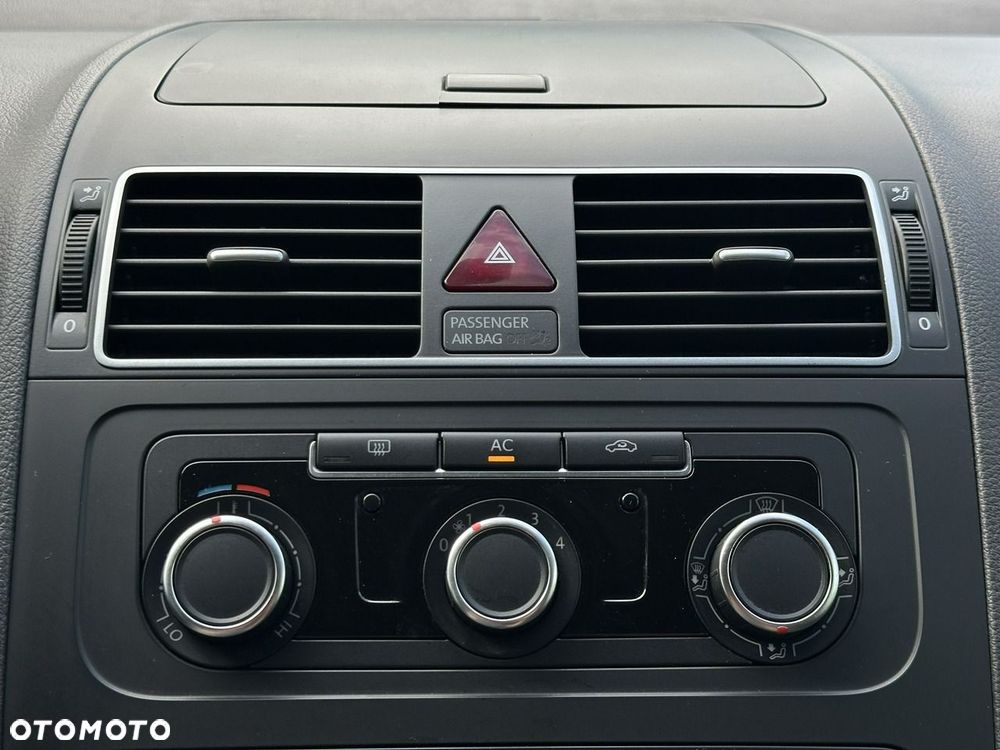 Volkswagen Touran - 20