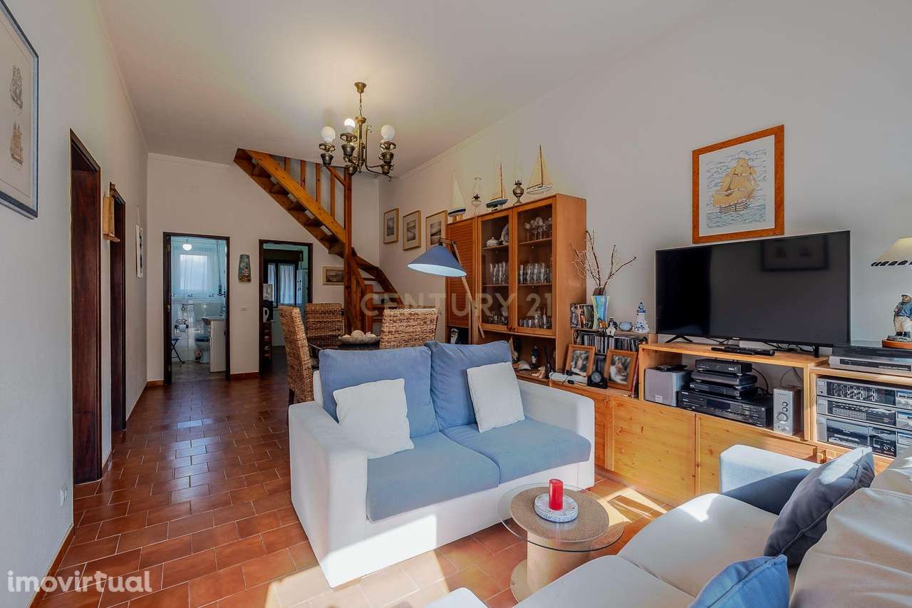 Moradia T4 em Santa Cruz, com excelente localização - Grande imagem: 3/32