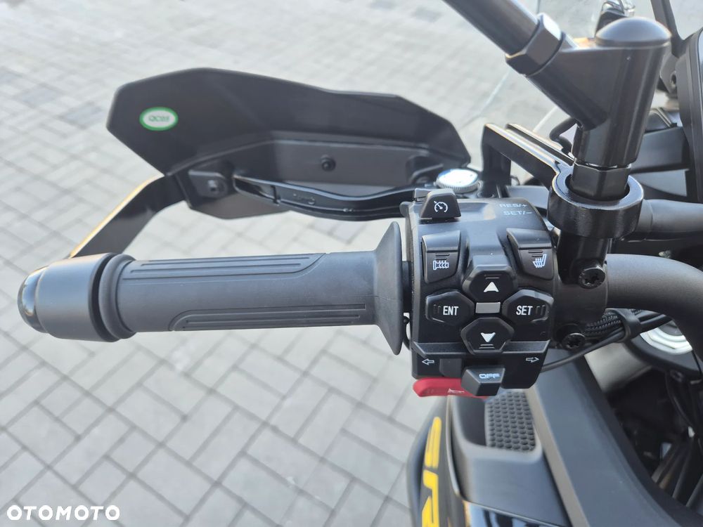 QJMOTOR SRT900S - 23