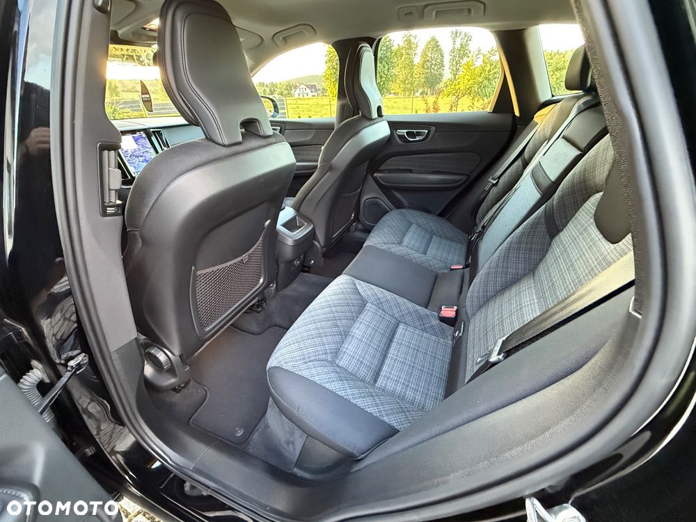 Volvo XC 60 B4 D AWD Geartronic Momentum Pro - 34