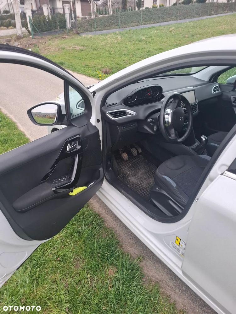 Peugeot 208 1.2 PureTech Access - 11