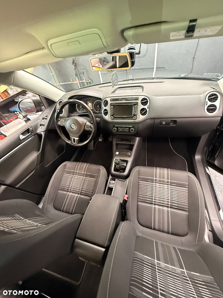 Volkswagen Tiguan 2.0 TDI DPF BlueMotion Technology Lounge Sport & Style - 8