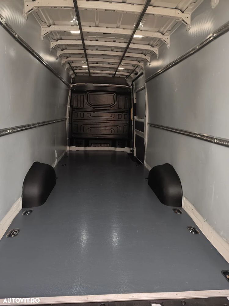 Volkswagen Crafter - 11