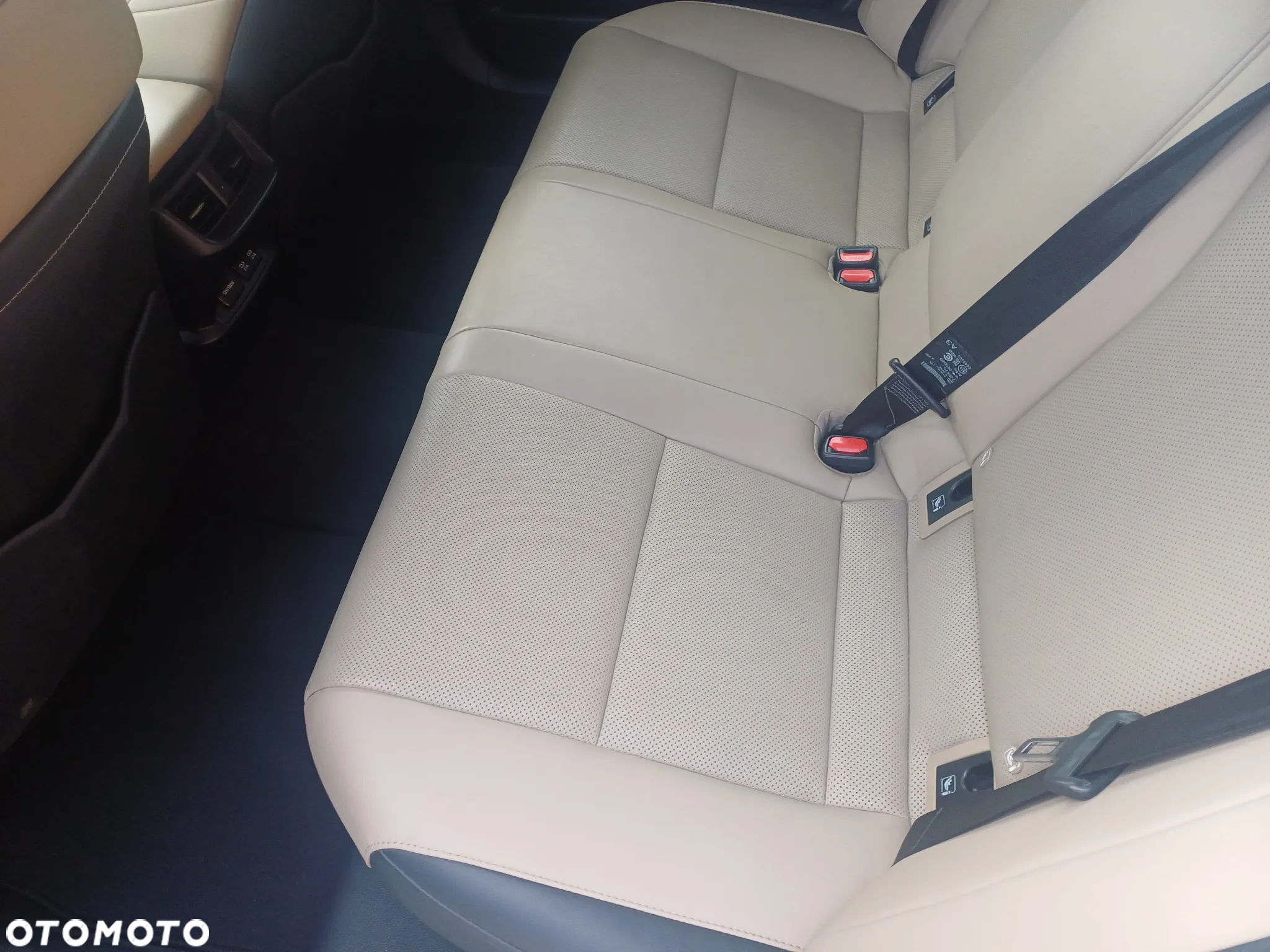 Lexus ES 300h Business Edition + - 15