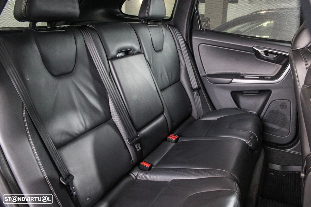 Volvo XC 60 2.0 D4 R-Design Geartronic - 21