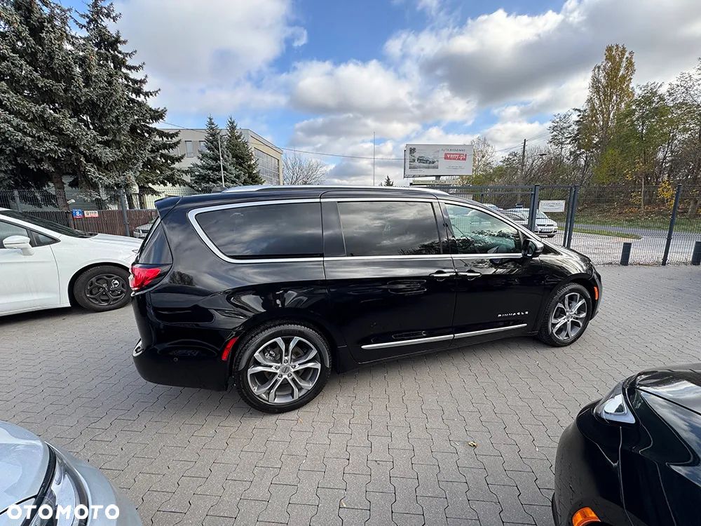 Chrysler Pacifica - 17