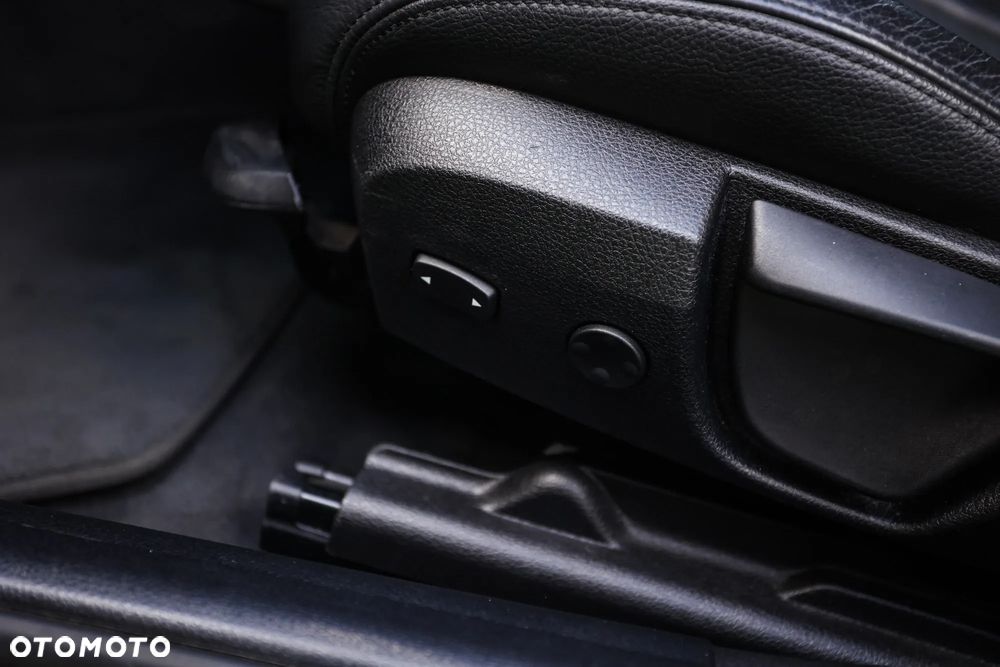 BMW Seria 3 318d Edition Luxury Line Purity - 38