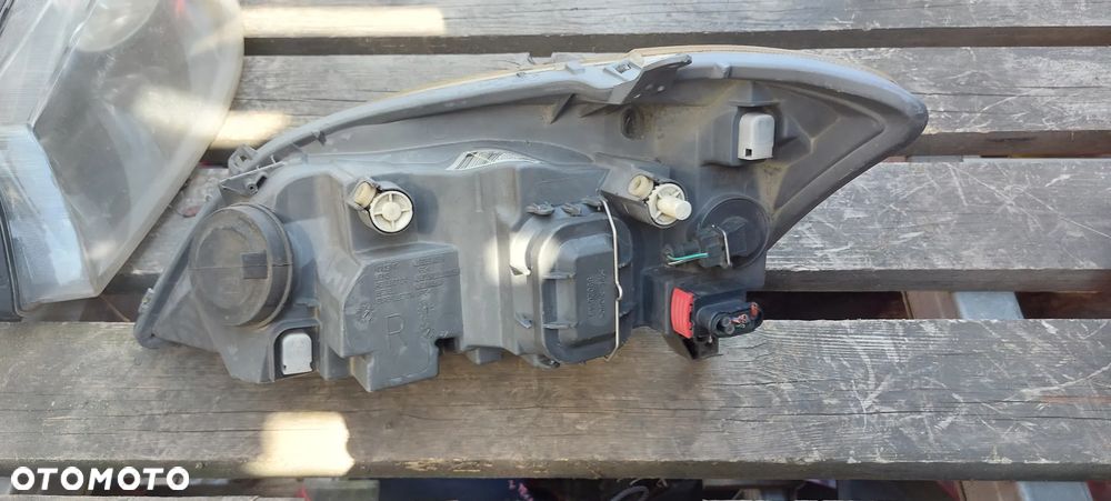 .  PRZOD PRZEDNIA LAMPA PRAWA TOYOTA COROLLA E12 - 3