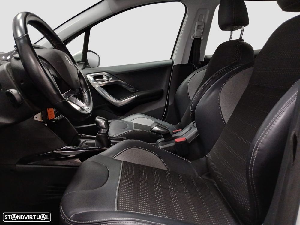 Peugeot 2008 1.2 PureTech Allure EAT6 - 8