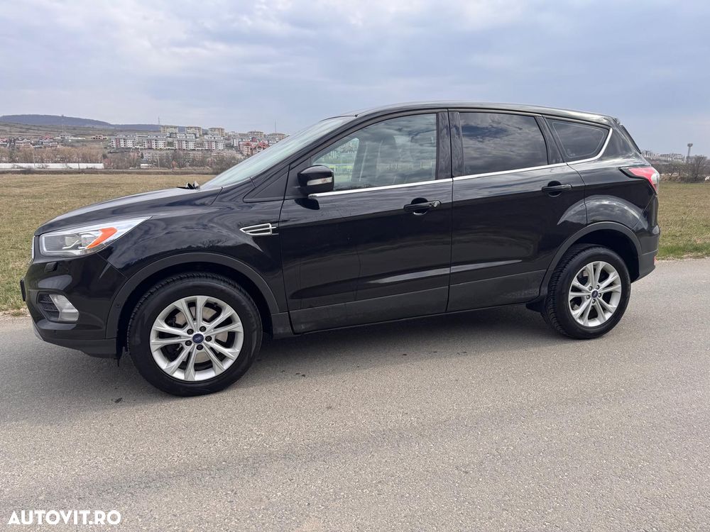 Ford Kuga 1.5 TDCi 2x4 Aut. Trend - 3