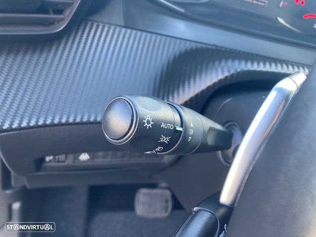 Peugeot 2008 BlueHDi 130 EAT8 Allure - 17