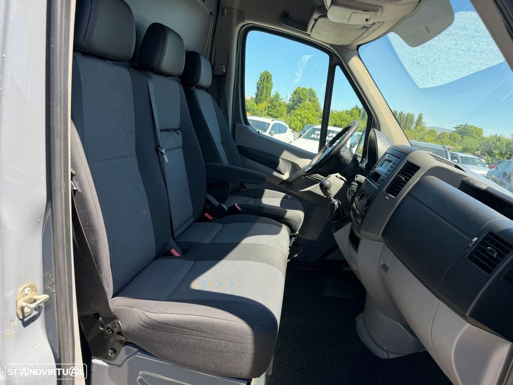 VW Crafter 35 2.0 TDi 109 Médio Tecto Alto Extra - 10