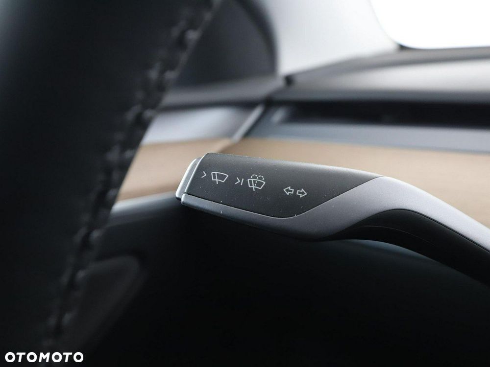 Tesla Model Y Standard - 38