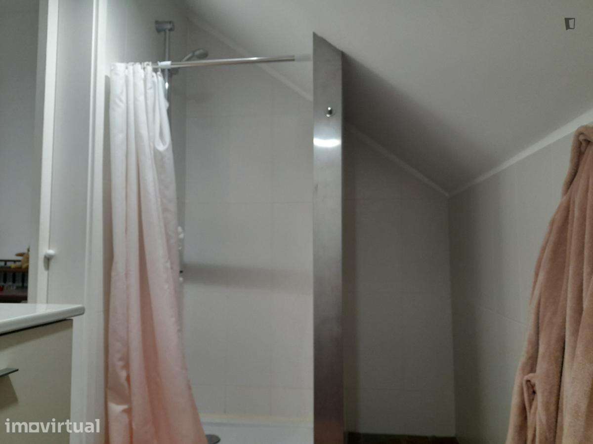 Quarto - localizado em Paranhos Porto - Grande imagem: 4/7