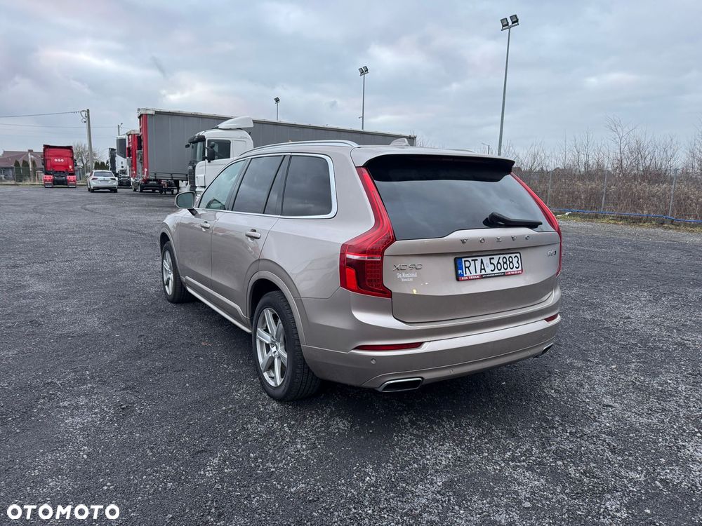 Volvo XC 90 - 9