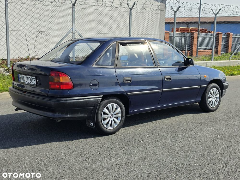 Opel Astra 1.4 GL - 6