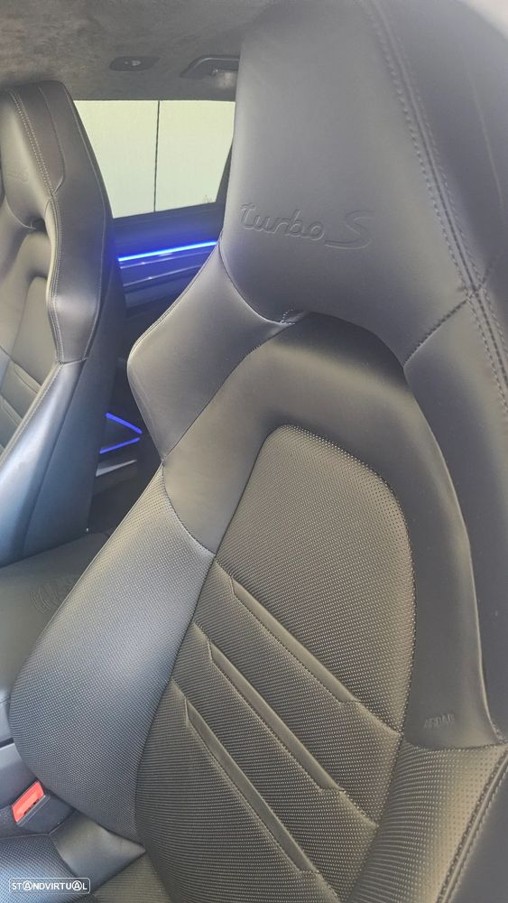 Porsche Panamera Sport Turismo - 30