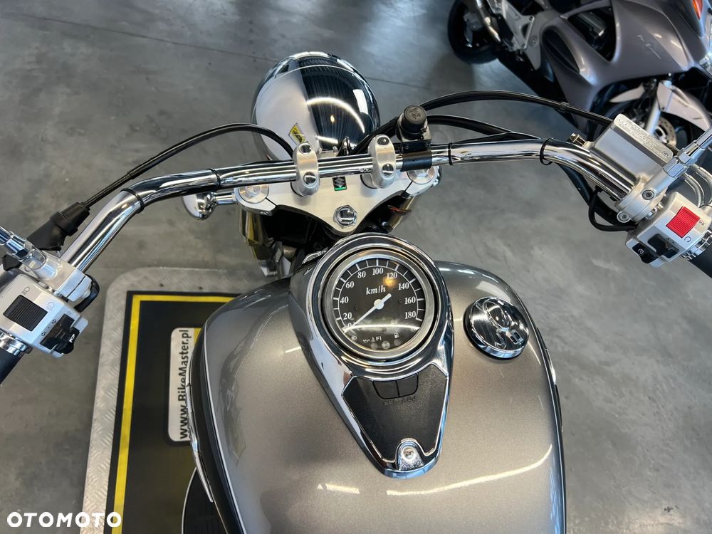 Suzuki Intruder - 31