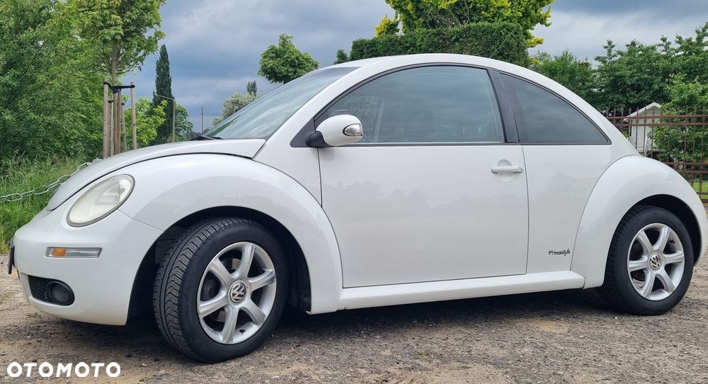 Volkswagen New Beetle - 2