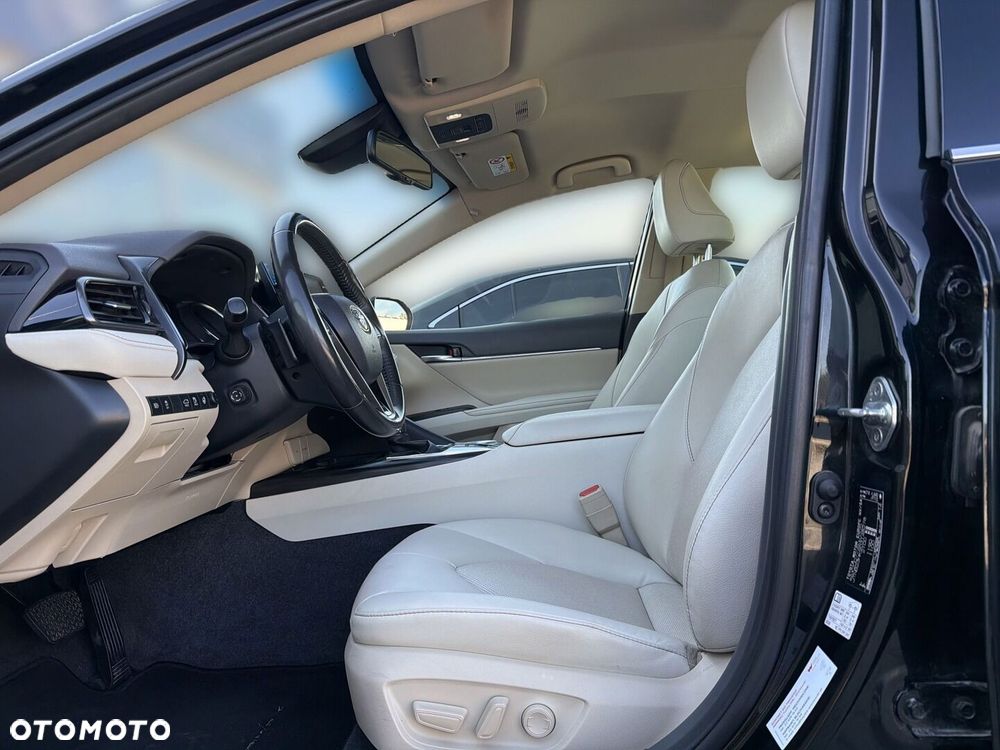 Toyota Camry 2.5 Hybrid Executive CVT - 9