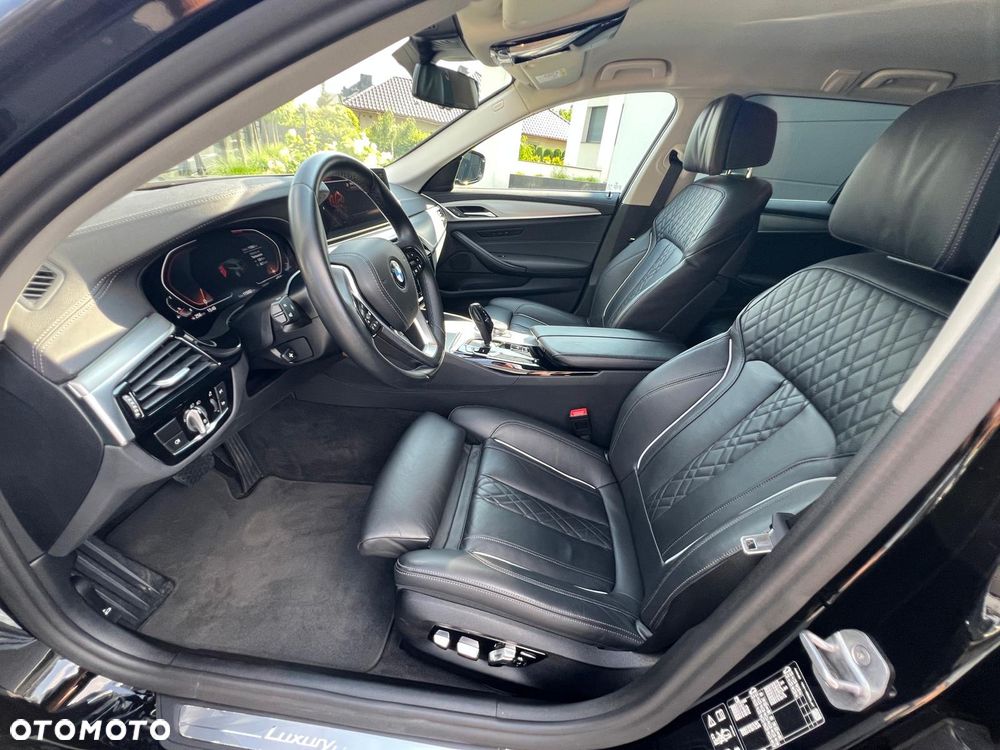 BMW Seria 5 540i xDrive Luxury Line - 28