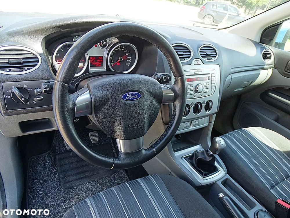 Ford Focus 1.6 16V Ghia - 25