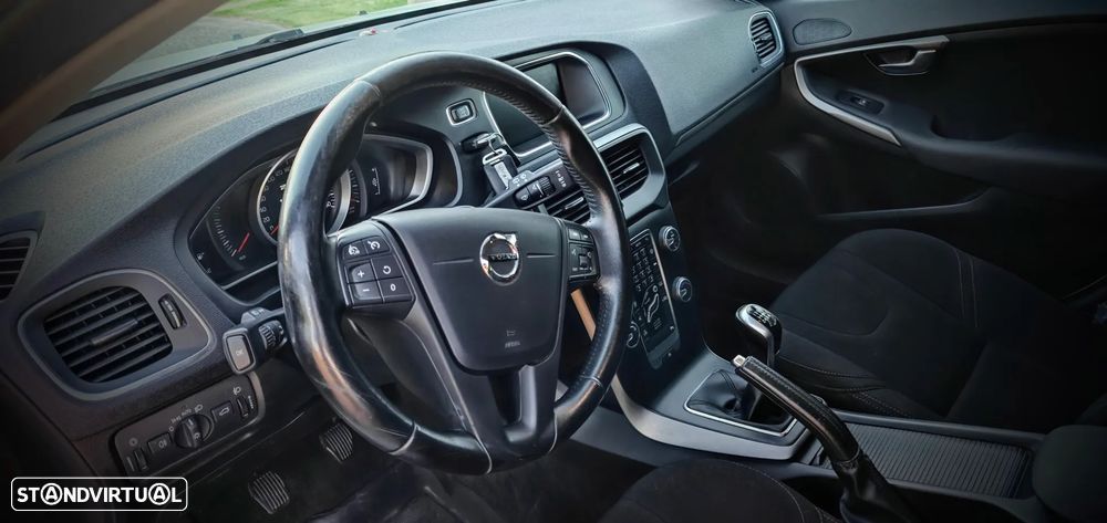 Volvo V40 D3 Momentum - 19