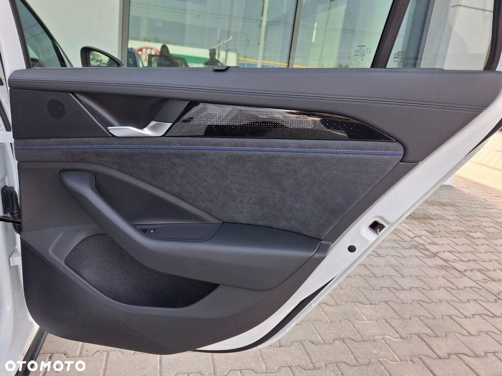 Volkswagen Passat - 24