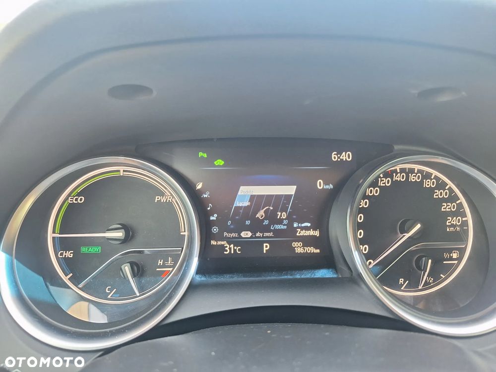 Toyota Camry 2.5 Hybrid Comfort CVT - 27