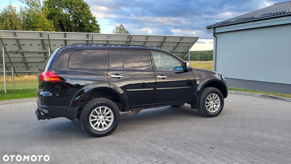 Mitsubishi Pajero Sport 2.5 DID Intense + - 12