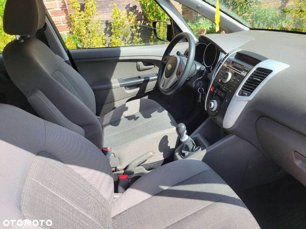 Kia Venga - 27