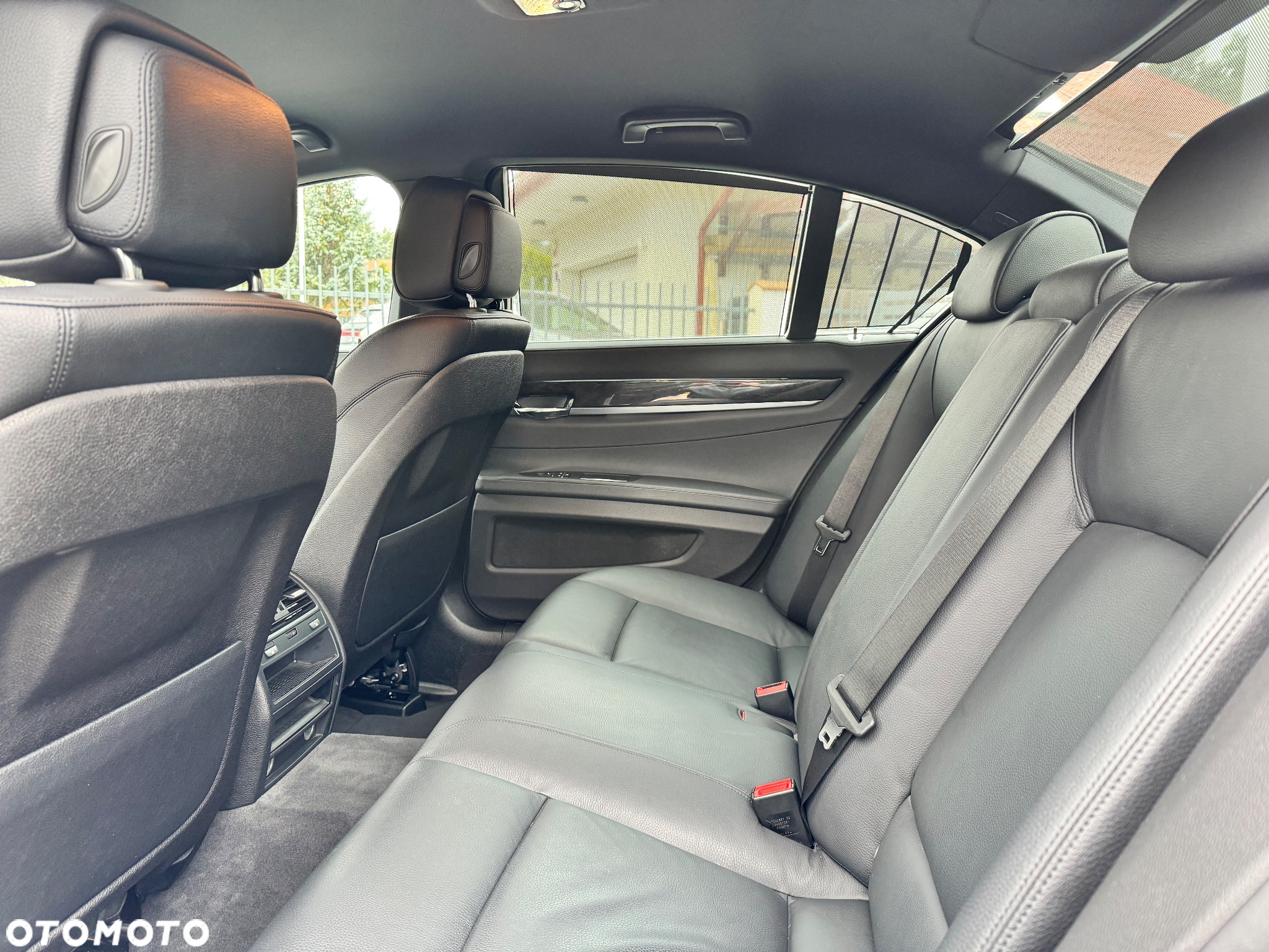 BMW Seria 7 740i - 36