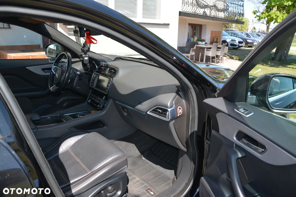 Jaguar F-Pace - 27
