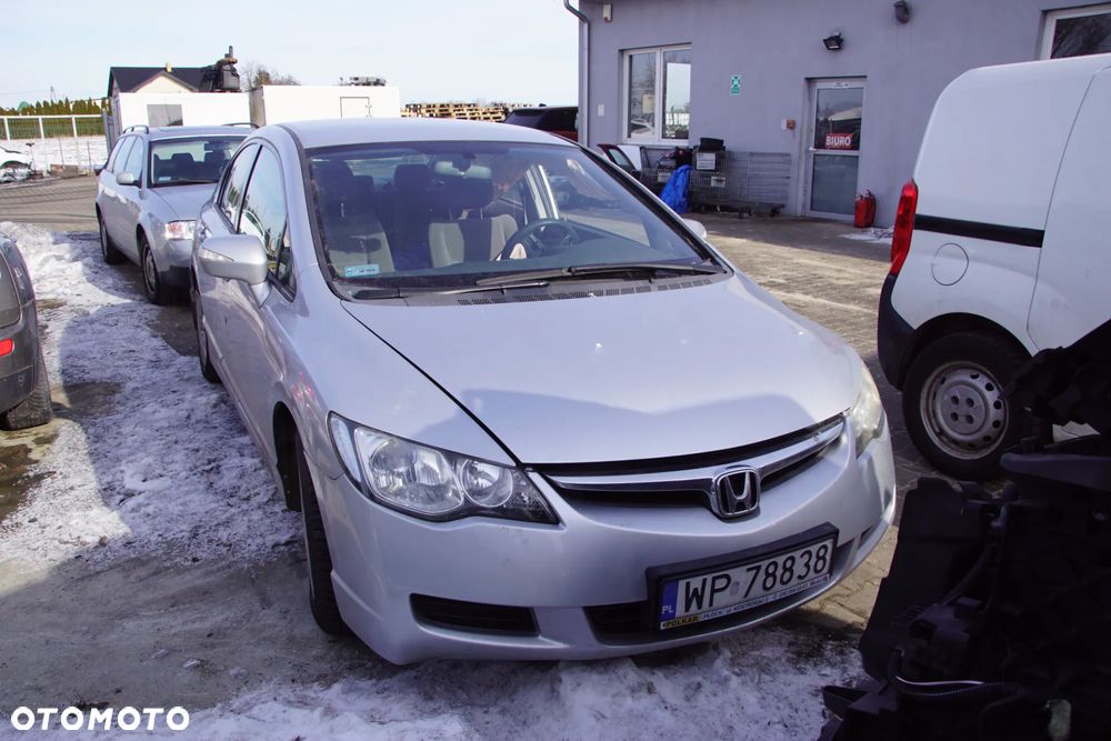 Auto na części - Honda Civic VIII 1.8 i-VTEC 140 KM R18A2 NH700M 2006R Silnik Skrzynia Drzwi Maska Błotnik Klapa Zderzak Lampa Lusterko Klamka Szyba Deska Kokpit Sterownik Moduł Czujnik Licznik Wyświetlacz Panel Kierownica - 7