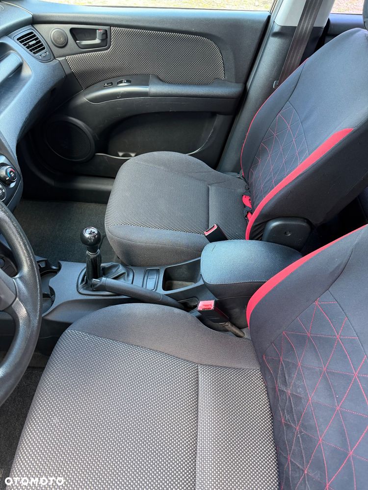 Kia Sportage 2.0 LX - 27