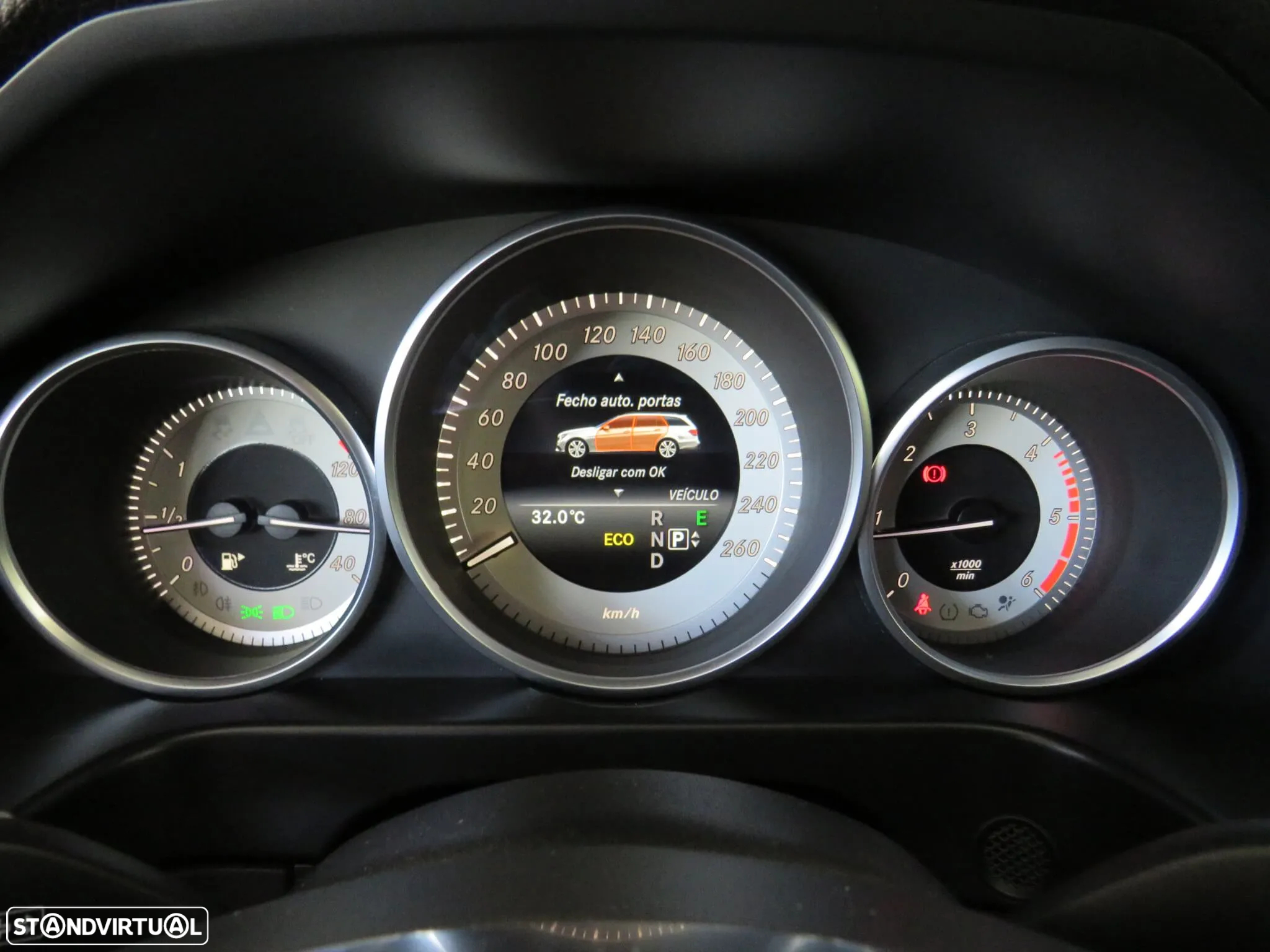 Mercedes-Benz E 250 BlueTEC Avantgarde Auto. - 28