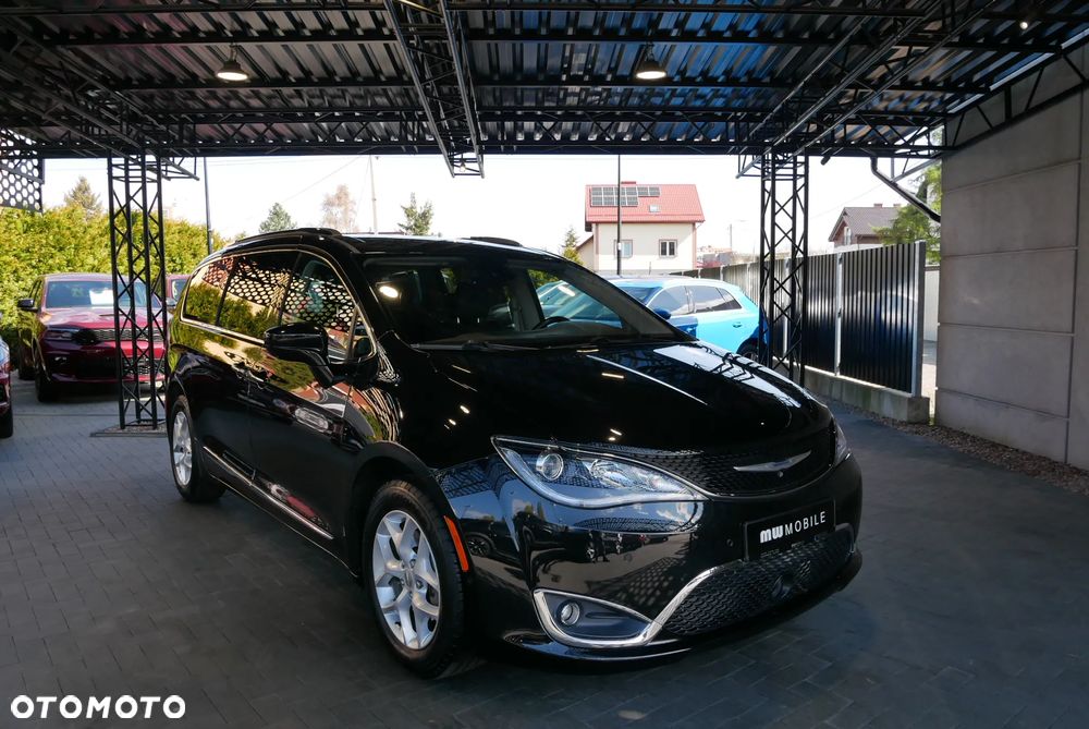 Chrysler Pacifica - 2