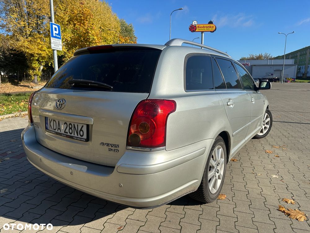 Toyota Avensis 2.2 D-4D Sol - 2