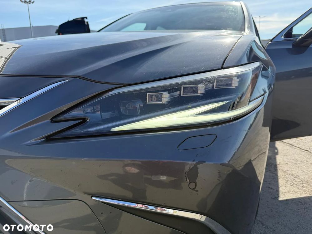 Lexus ES - 4