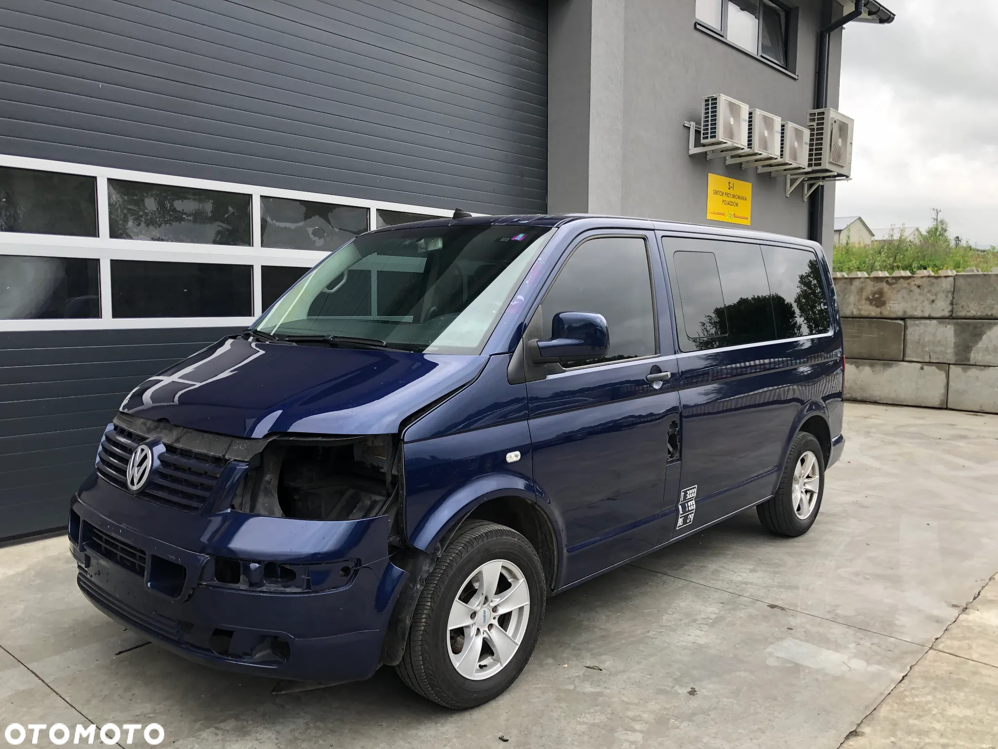 Volkswagen Caravelle - 5