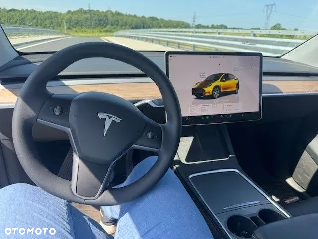 Tesla Y Long Range AWD - 12
